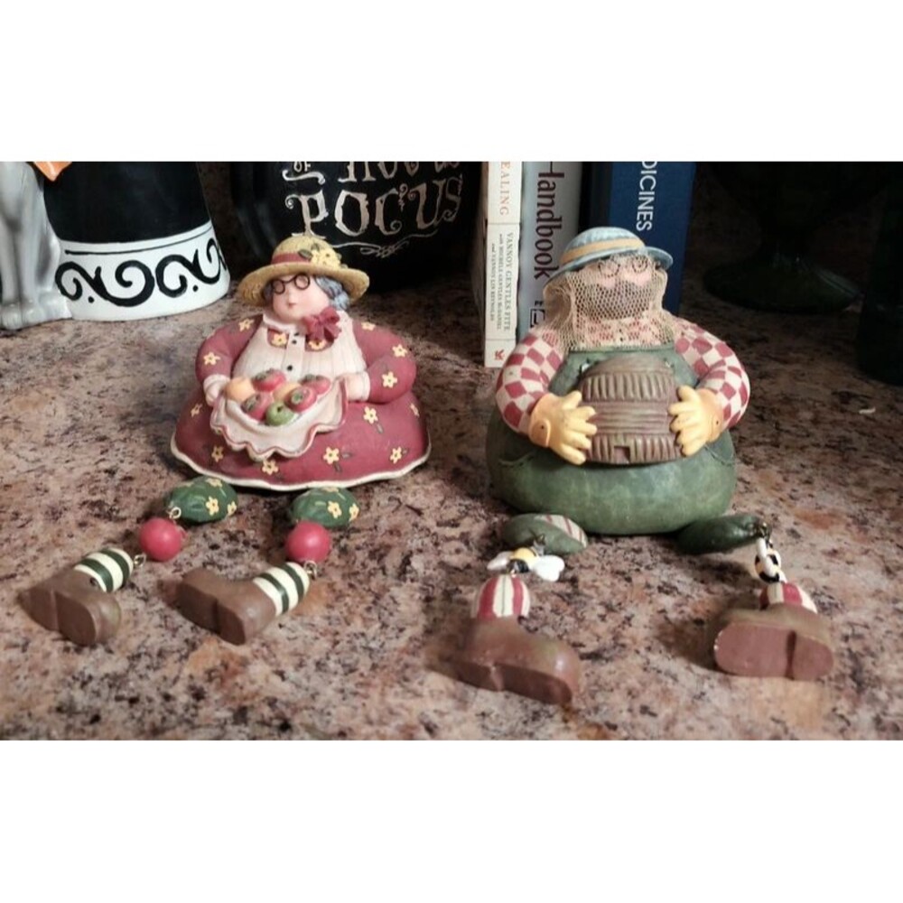 Maw & Paw beekeeper shelf sitters